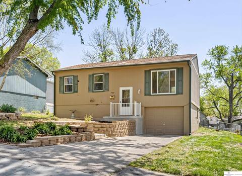 7505 Elizabeth St, La Vista, NE 68128