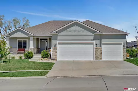 9420 Fairbanks Dr, Lincoln, NE 68516