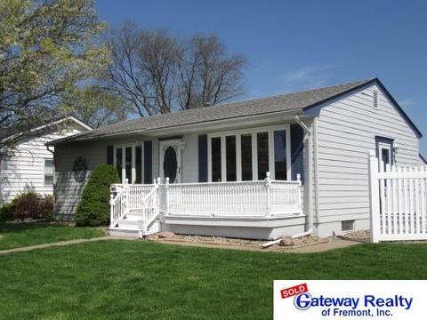 1528 Fairacres Dr, Fremont, NE 68025