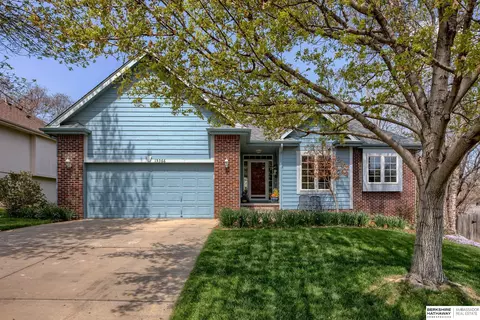 15366 Corby St, Omaha, NE 68116