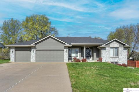 1802 Barrington Pkwy, Papillion, NE 68046