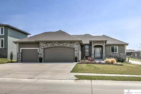 8009 S 195 St, Gretna, NE 68028