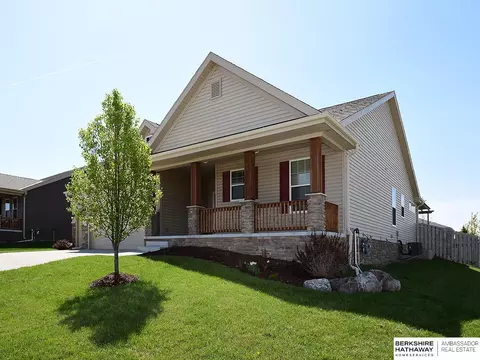 11617 Glenn St, Papillion, NE 68046