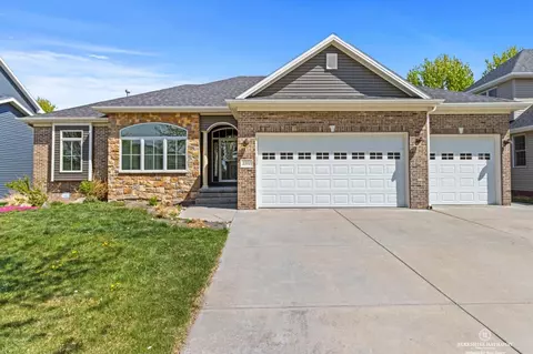 2310 Scotch Pine Trl, Lincoln, NE 68512