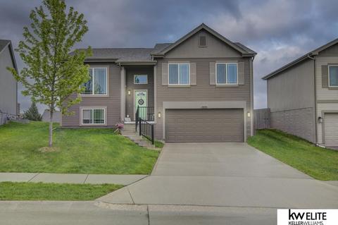 9173 Black St, Omaha, NE 68122