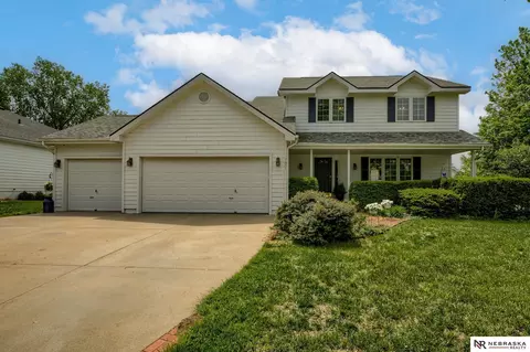 7901 Brookfield Dr, Lincoln, NE 68506