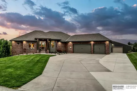 11912 S 221 Cir, Gretna, NE 68028