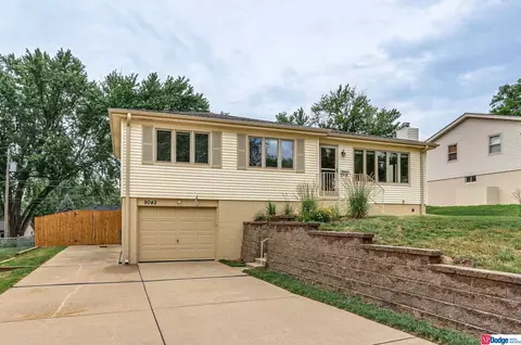 9042 Lamont St, Omaha, NE 68124