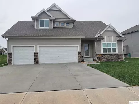 655 N 10 Ave, Springfield, NE 68059