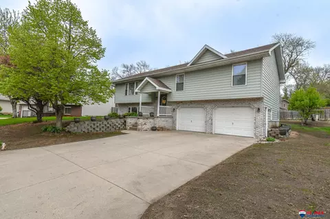 810 Goldenrod Ct, Crete, NE 68333