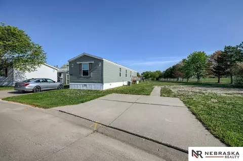 1016 W Peach St, Lincoln, NE 68522