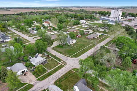 138 West St, Greenwood, NE 68366
