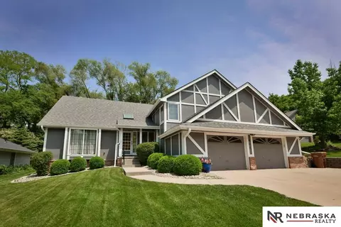 608 Louisiane Cir, Bellevue, NE 68005