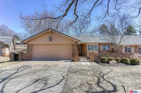 10030 Fieldcrest Dr, Omaha, NE 68114
