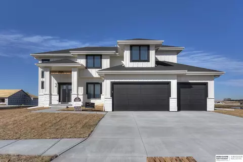 21126 Ellison Ave, Elkhorn, NE 68022