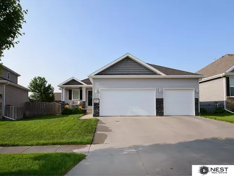 1043 Palmetto Ln, Lincoln, NE 68521