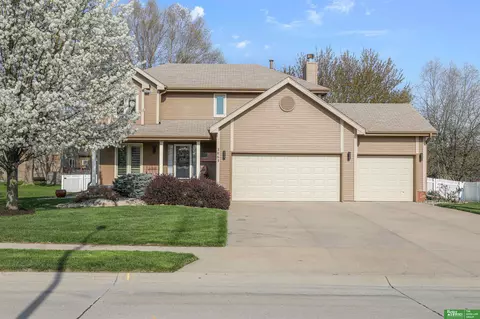 3863 N 208th St, Elkhorn, NE 68022