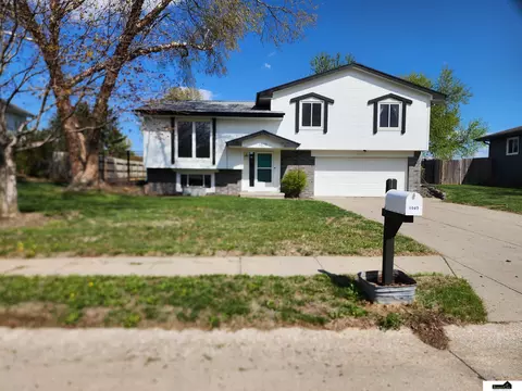 4009 N 211th St, Elkhorn, NE 68022