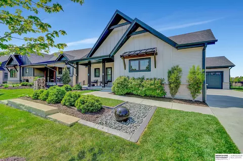 21989 Brookside Ave, Omaha, NE 68022