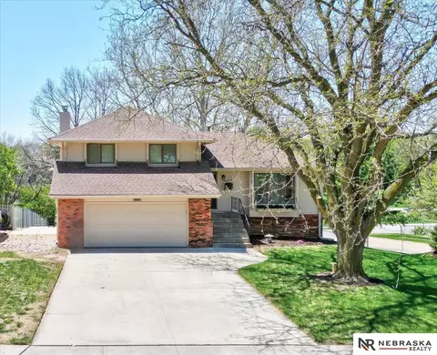 15831 Valley St, Omaha, NE 68130