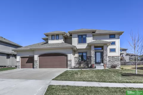 18320 Grant St, Omaha, NE 68022