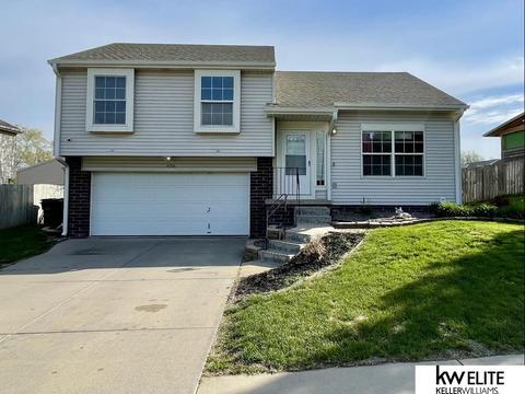 8206 Hanover St, Omaha, NE 68122