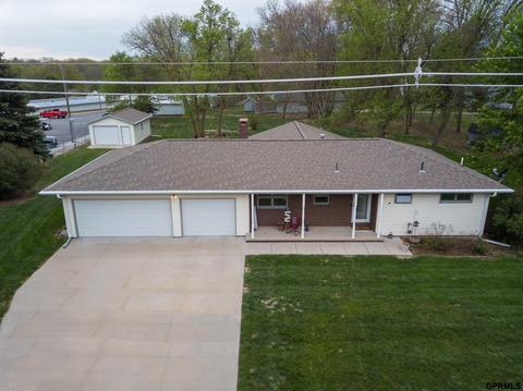 1125 E 4th St, Crete, NE 68333