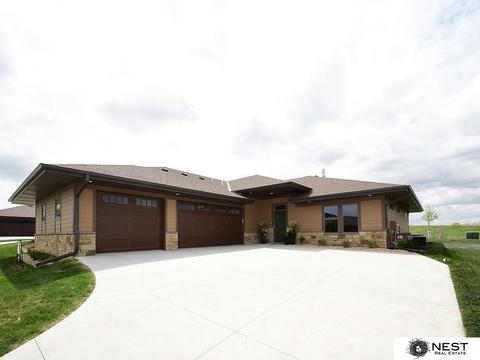 7235 NW 10 St, Lincoln, NE 68521