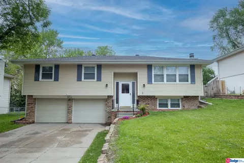 2812 Greensboro Ave, Bellevue, NE 68005