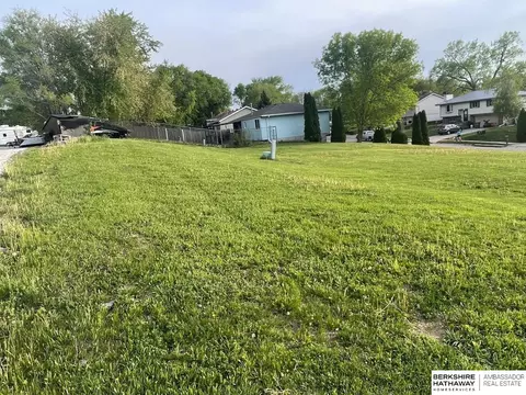 813 815 Evergreen St, Bellevue, NE 68005