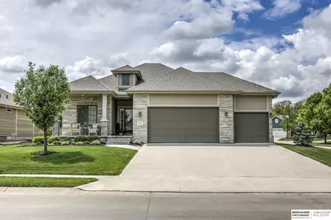12058 S 79 Ave, Papillion, NE 68046