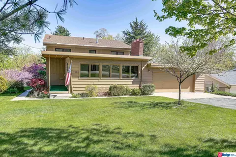 7828 Howard St, Omaha, NE 68114