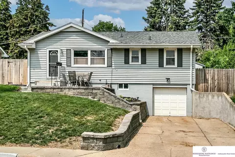 210 E 7 St, Papillion, NE 68046
