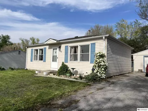 7517 S 42nd St, Bellevue, NE 68147
