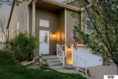 7666 Potter St, Omaha, NE 68122