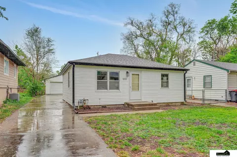 1010 Manatt St, Lincoln, NE 68521