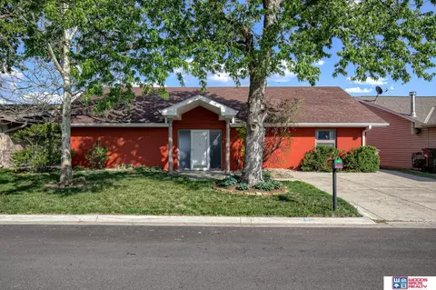 342 W Lakeshore Dr, Lincoln, NE 68528