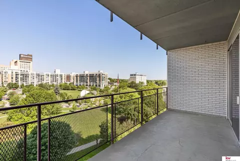 3000 Farnam St #5E, Omaha, NE 68131