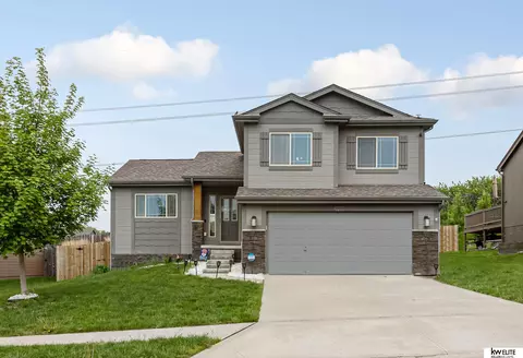 17016 Rampart St, Omaha, NE 68135