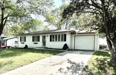 619 Eagle Dr, Eagle, NE 68347