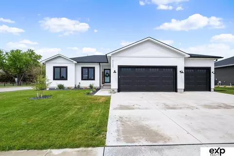 4722 32 St, Columbus, NE 68601