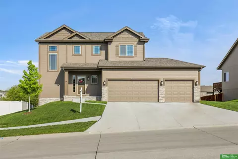 14315 Tregaron Dr, Bellevue, NE 68123