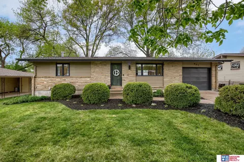421 Jeffery Dr, Lincoln, NE 68505