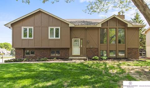 15924 Valley St, Omaha, NE 68130