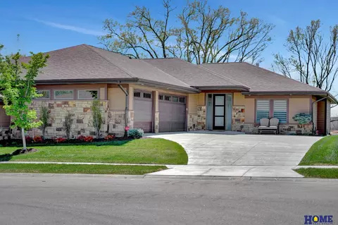 917 Lacebark Ln, Lincoln, NE 68521