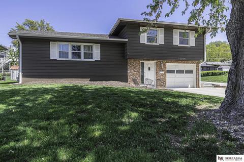 12206 W St, Omaha, NE 68137