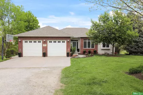 9646 Willow Cove Ln, Firth, NE 68358