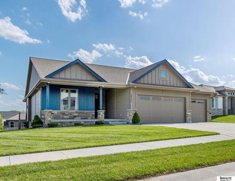 18321 Grant St, Elkhorn, NE 68022