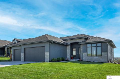 11973 S 113 Ave, Papillion, NE 68046