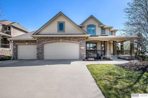 19205 Sahler St, Omaha, NE 68022